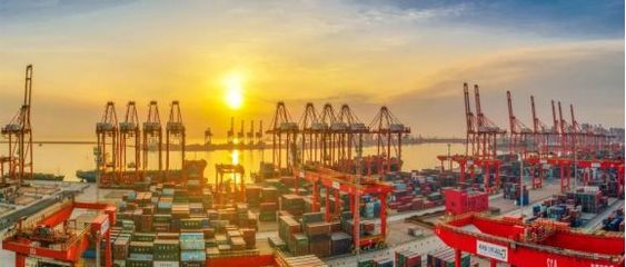 山東港口日照港創(chuàng)國(guó)內(nèi)最大內(nèi)貿(mào)集裝箱船裝卸新紀(jì)錄，彰顯港口綜合實(shí)力