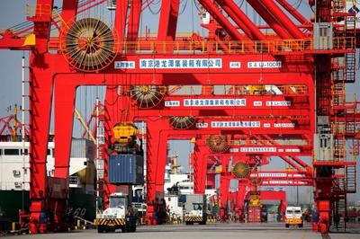 南京港 深耕“大通道”，提升長(zhǎng)江黃金水道國(guó)內(nèi)貿(mào)易“含金量”